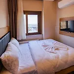 Grand Balyan & Restaurant Hotel