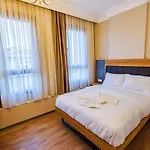 Grand Balyan & Restaurant Hotel