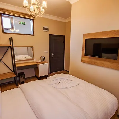 Grand Balyan & Restaurant Hotel