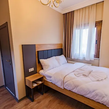מלון Grand Balyan & Restaurant 3*