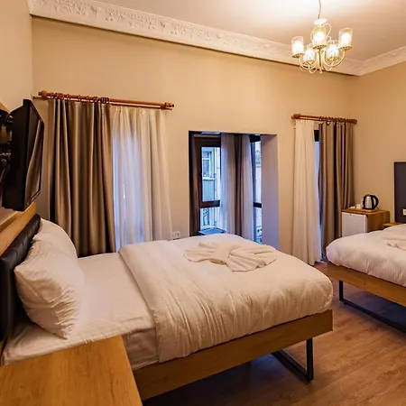 מלון Grand Balyan & Restaurant 3*