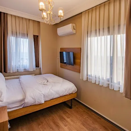 מלון Grand Balyan & Restaurant 3*