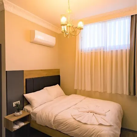Grand Balyan & Restaurant מלון 3*