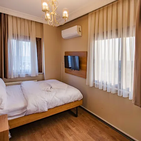 מלון Grand Balyan & Restaurant 3*