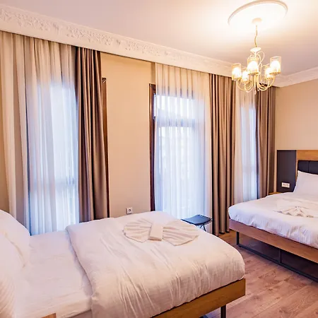 מלון Grand Balyan & Restaurant 3*